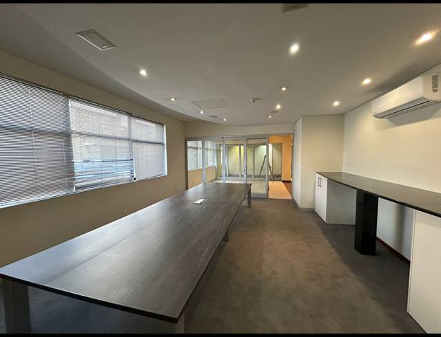 324M² OFFICE TO LET IN SANDTON CENTRAL